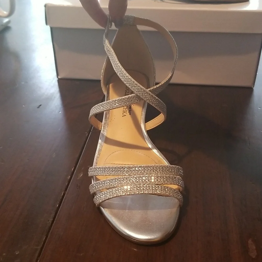 American Glamour Badgley Mischka Women's Silver bedazzled Dress Shoes - Picture 6 of 6